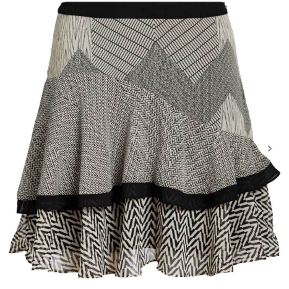 New Reiss Women Skirt Beige Black Flippy Zig Zag Size 0